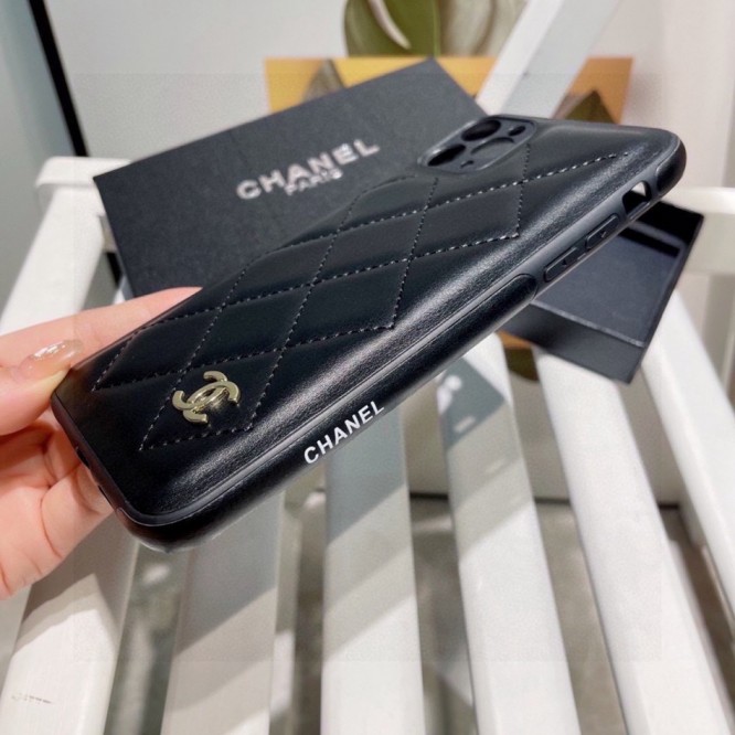Chanel シャネル・iPhone 携帯クラシッントケース