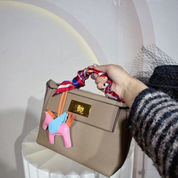 Hermes エルメス 2424mini☆  ショルダーバッグ 手提げ袋 肩掛け Hermes エルメス 2424mini☆  ショルダーバッグ 手提げ袋 肩掛け