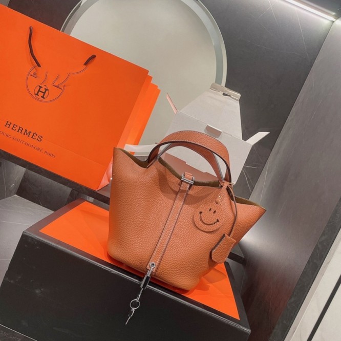 Hermes エルメス ☆ 2021年最新なクラシックな Picotin 18 手提げ袋
