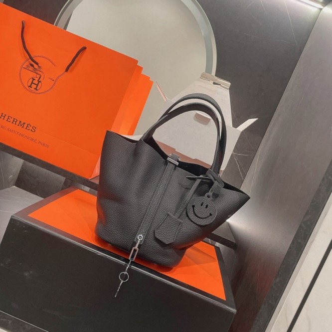 Hermes エルメス ☆ 2021年最新なクラシックな Picotin 18 手提げ袋
