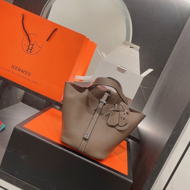 Hermes エルメス ☆ 2021年最新なクラシックな Picotin 18 手提げ袋