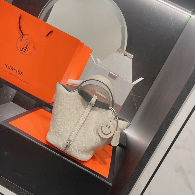 Hermes エルメス ☆ 2021年最新なクラシックな Picotin 18 手提げ袋