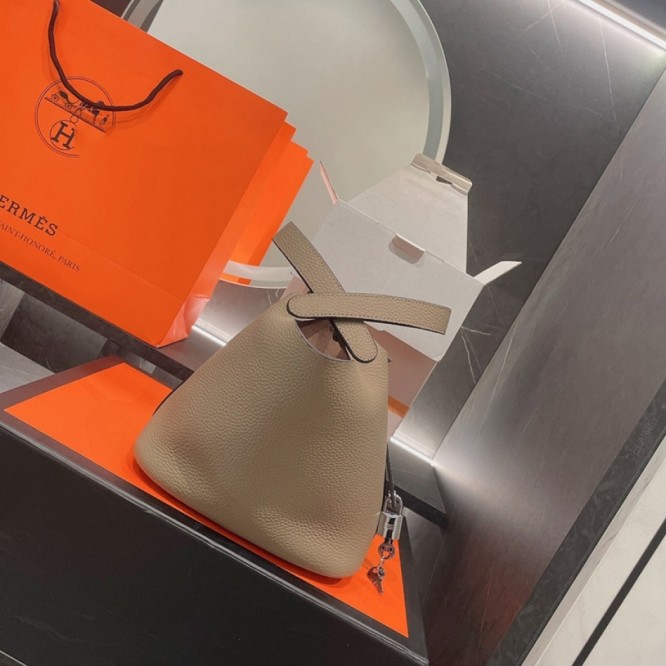 Hermes エルメス ☆ 2021年最新なクラシックな Picotin 18 手提げ袋
