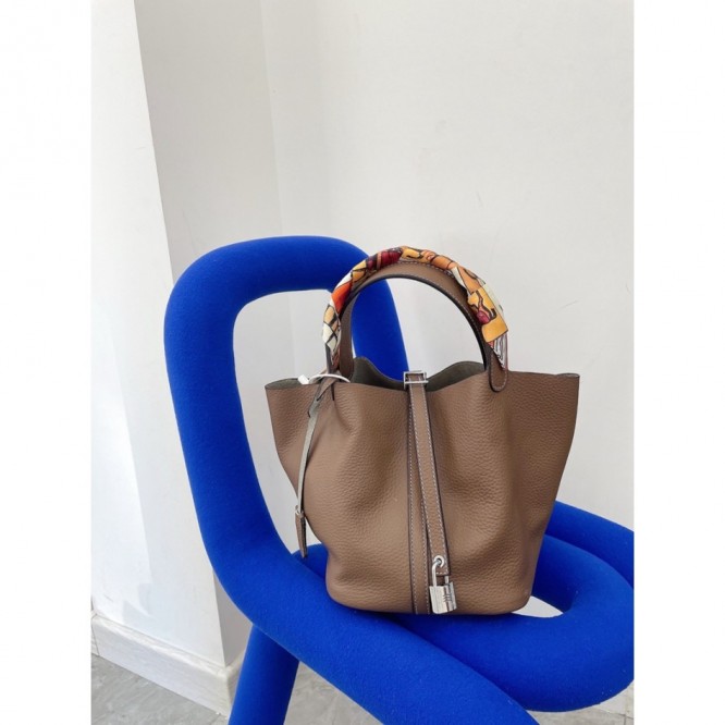 Hermes エルメス ☆ 2021年最新なクラシックな Picotin 18 手提げ袋