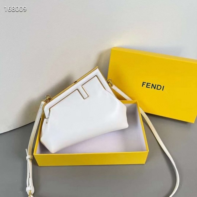 FENDI フェンディ 2021年最新なクラシックな ショルダーバッグ