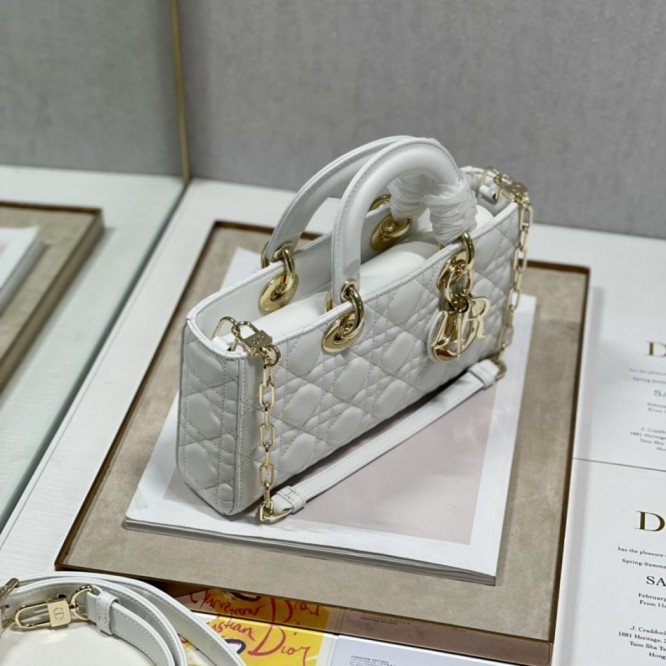 Dior バッグ《LADY D-JOY》ラテカラー Cannage ラム DHL