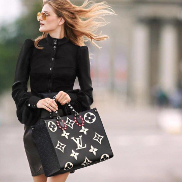 LOUIS VUITTON 21新作 オンザゴー GM トートバッグ 送料+関税込 LOUIS VUITTON 21新作 オンザゴー GM トートバッグ 送料+関税込