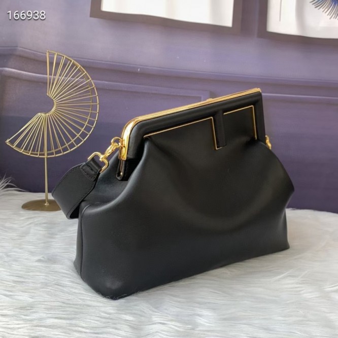 FENDI フェンディ 2021年最新なクラシックな ショルダーバッグ