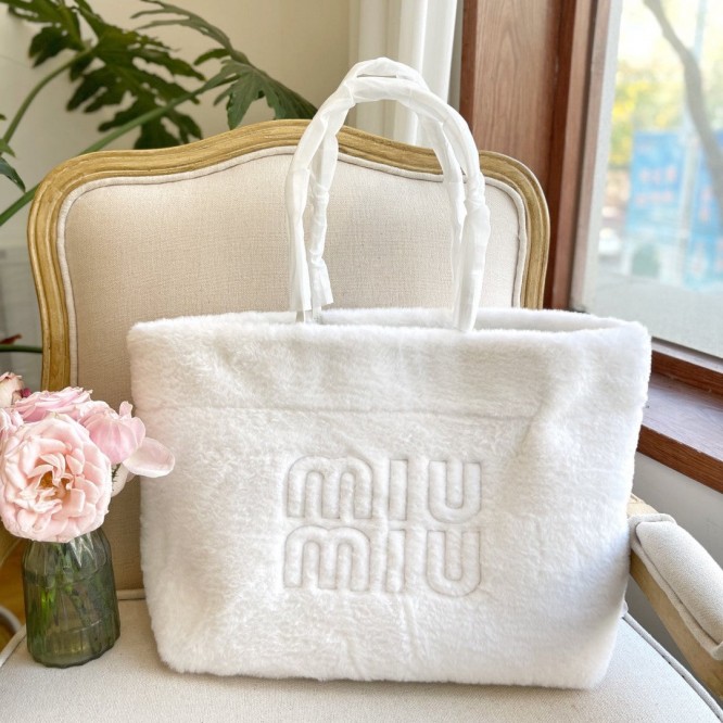 【2022秋冬新作】MIUMIU Groove ふわふわトートバッグ