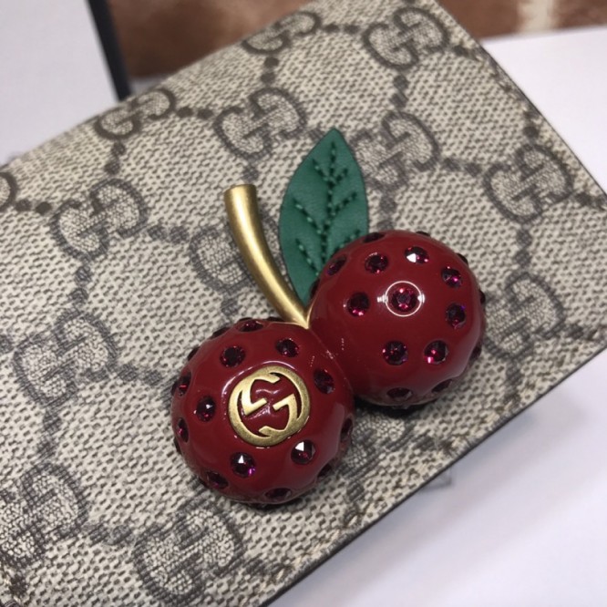 Gucciチェリー(さくらんぼ) 付き GGスプリーム キャンバス カードケース（コイン＆紙幣入れ付き）476050