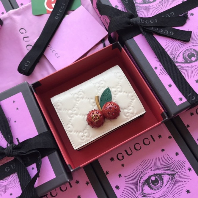 Gucciチェリー(さくらんぼ) 付き GGスプリーム キャンバス カードケース（コイン＆紙幣入れ付き）476050