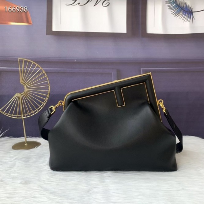 FENDI フェンディ 2021年最新なクラシックな ショルダーバッグ