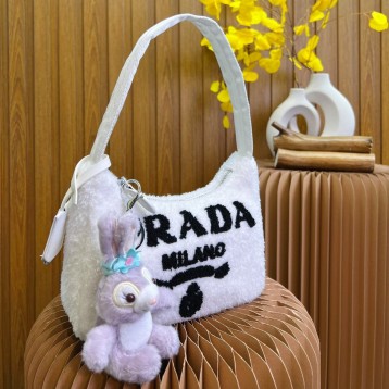 【2022秋冬新作 】Vivi 雑誌掲載!韓国の宋智雅さん愛用のPrada Hoboバッグ 【2022秋冬新作 】Vivi 雑誌掲載!韓国の宋智雅さん愛用のPrada Hoboバッグ