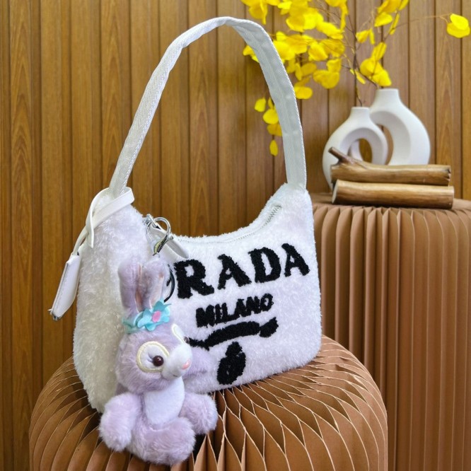 【2022秋冬新作 】Vivi 雑誌掲載！韓国の宋智雅さん愛用のPrada Hoboバッグ
