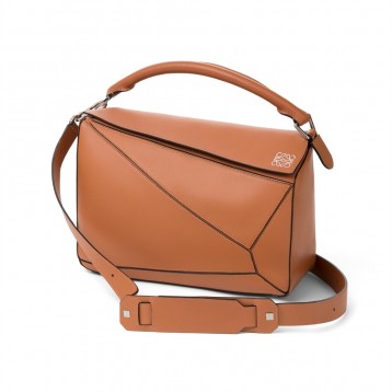 新作★LOEWE★パズルバッグ ミディアム(クラシック カーフスキン)322.30.S20 新作★LOEWE★パズルバッグ ミディアム(クラシック カーフスキン)322.30.S20