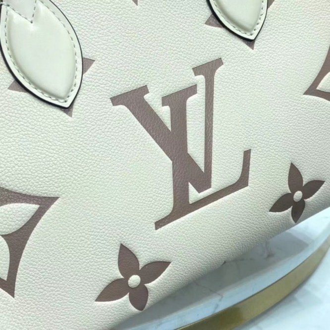 LOUIS VUITTON M45654  オンザゴー PM