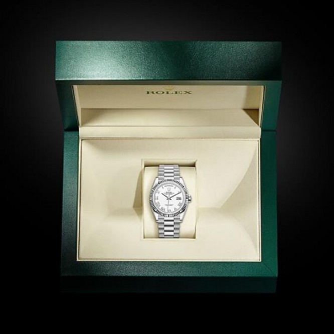 128239 デイデイト 36 オイスター、36 mm、ホワイトゴールド
