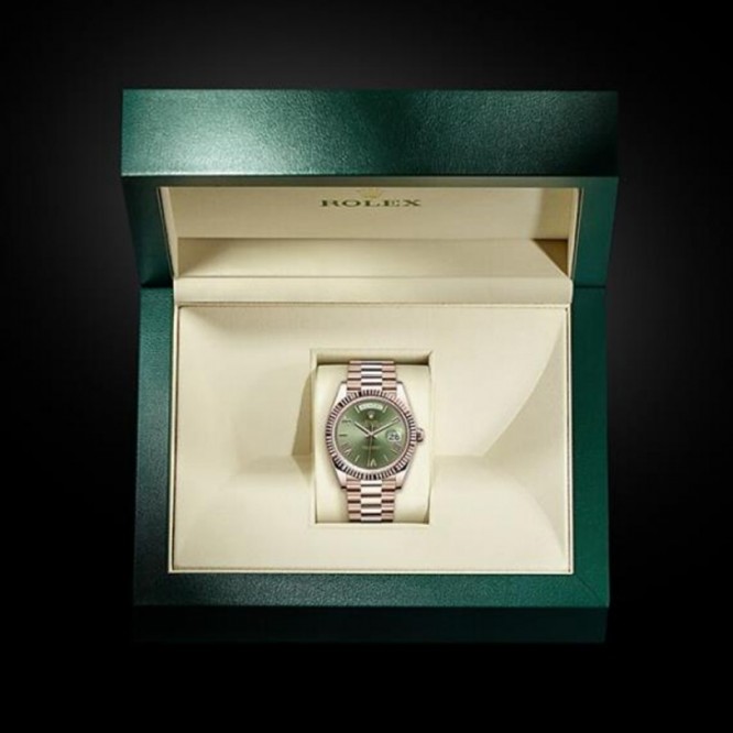 228235 デイデイト 40 オイスター、40 mm、エバーローズゴールド