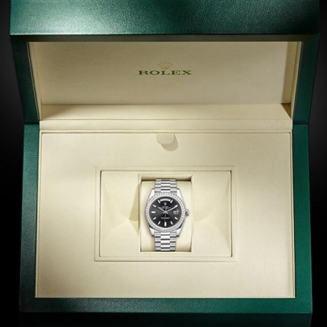 228349 デイデイト 40 オイスター、40 mm、ホワイトゴールド、ダイヤモンド