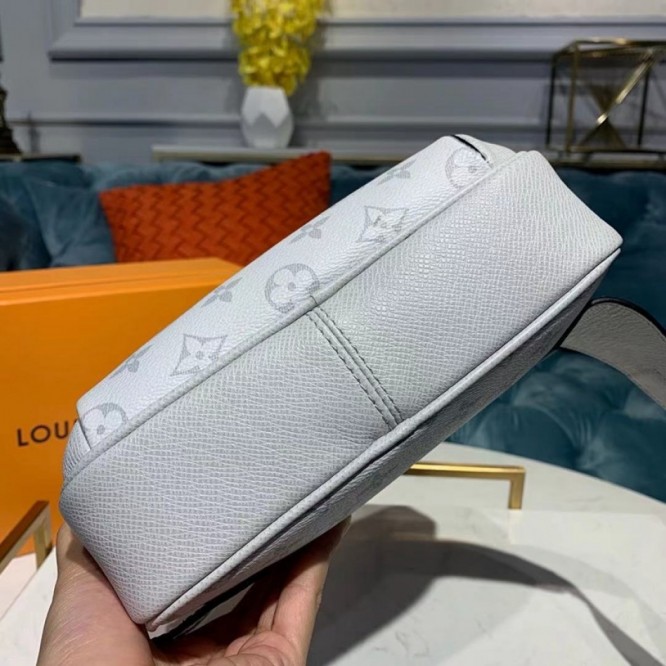 LOUIS VUITTON M30247  バムバッグ・アウトドア