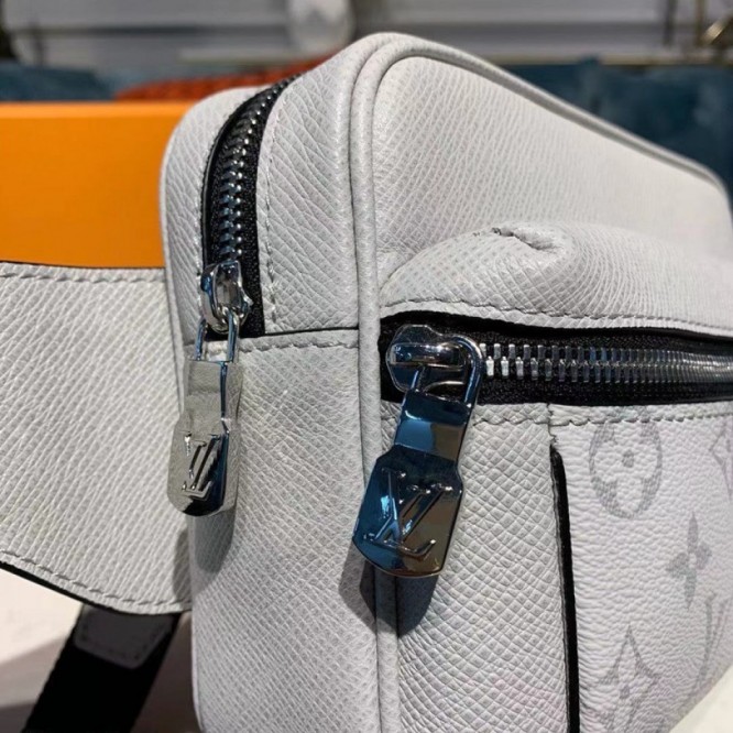 LOUIS VUITTON M30247  バムバッグ・アウトドア