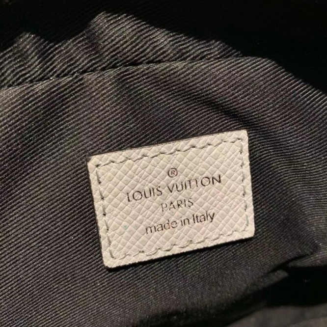 LOUIS VUITTON M30247  バムバッグ・アウトドア