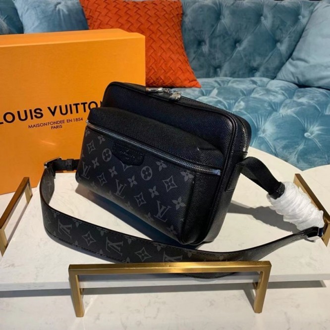 LOUIS VUITTON M30233  アウトドア・メッセンジャー PM