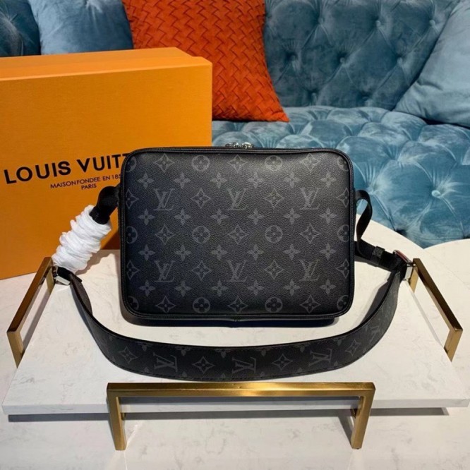 LOUIS VUITTON M30233  アウトドア・メッセンジャー PM