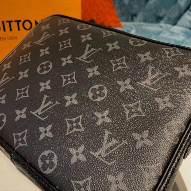 LOUIS VUITTON M30233  アウトドア・メッセンジャー PM