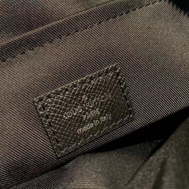 LOUIS VUITTON M30233  アウトドア・メッセンジャー PM