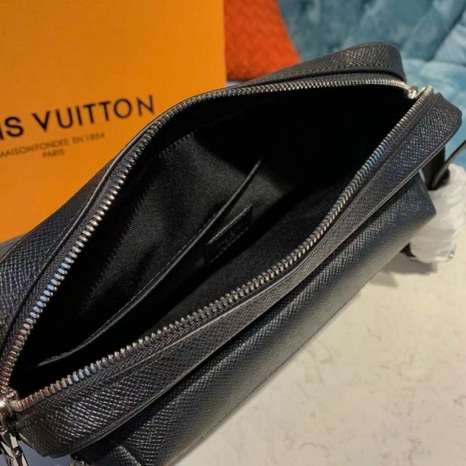 LOUIS VUITTON M30233  アウトドア・メッセンジャー PM