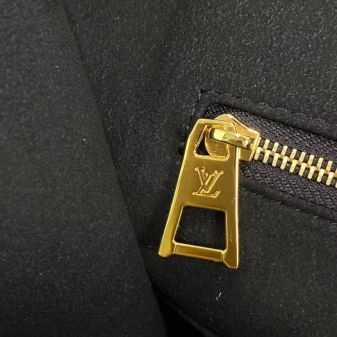 LOUIS VUITTON M45372  オンザゴー GM