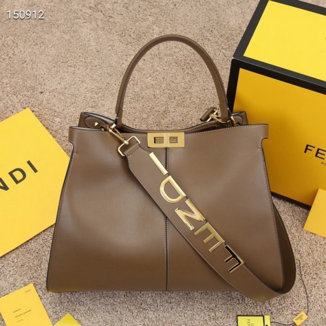 FENDI フェンディ 2021年最新なクラシックな ショルダーバッグ