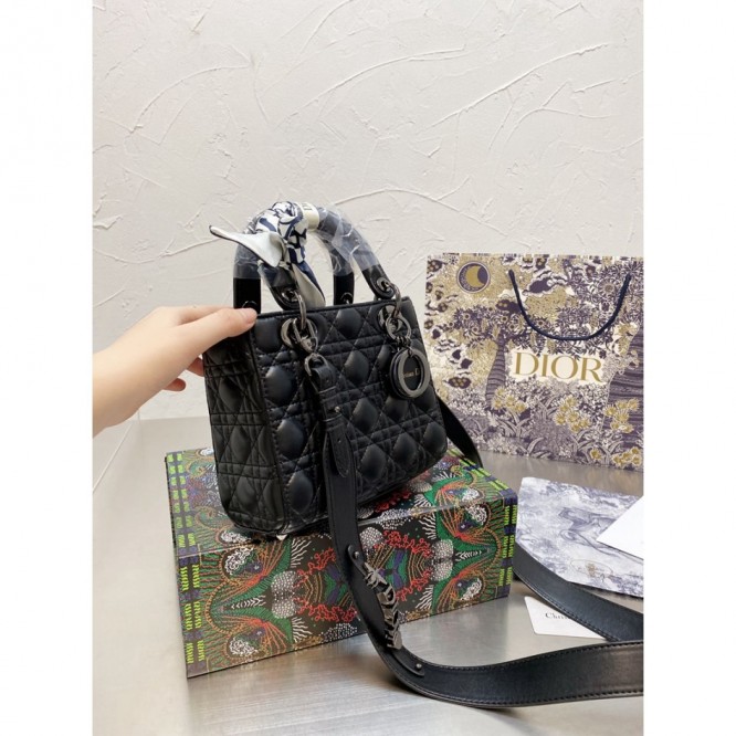 Dior バッグ《LADY DIOR MY ABCDIOR》ブラック カナージュ   M0538BCAL_M900