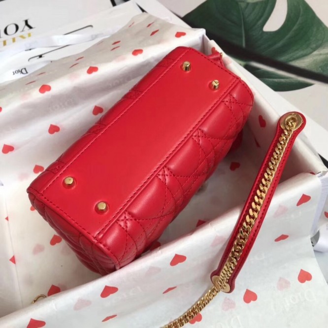 Dior ミニバッグ《LADY DIOR Cannage》チェリーレッド ラム