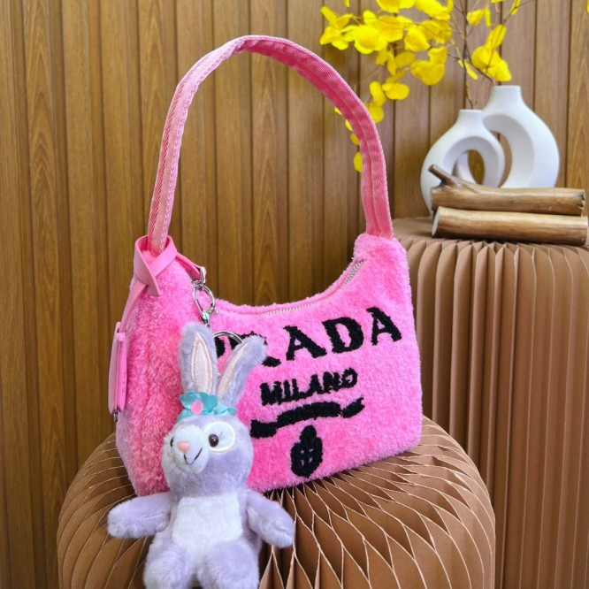 【2022秋冬新作 】Vivi 雑誌掲載！韓国の宋智雅さん愛用のPrada Hoboバッグ