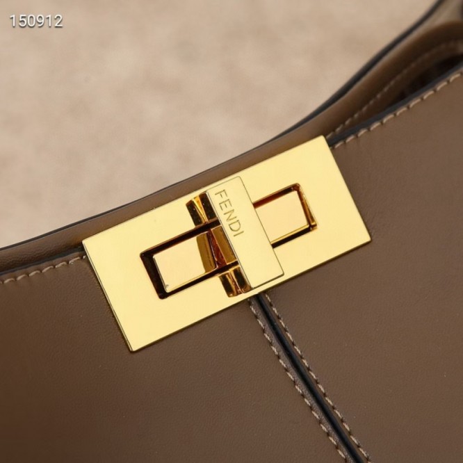 FENDI フェンディ 2021年最新なクラシックな ショルダーバッグ