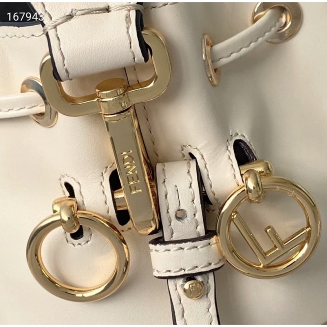 FENDI フェンディ 2021年最新なクラシックな ショルダーバッグ