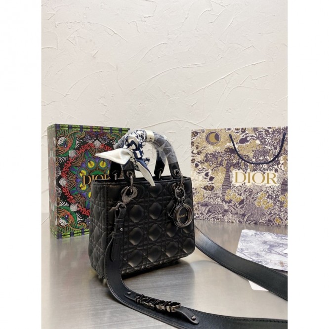 Dior バッグ《LADY DIOR MY ABCDIOR》ブラック カナージュ   M0538BCAL_M900