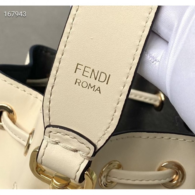 FENDI フェンディ 2021年最新なクラシックな ショルダーバッグ