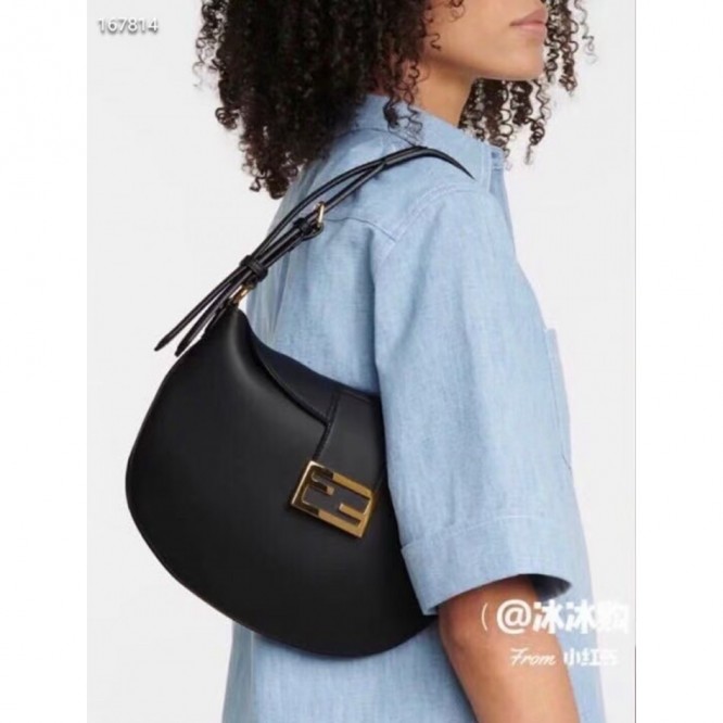 FENDI フェンディ 2021年最新なクラシックな ショルダーバッグ