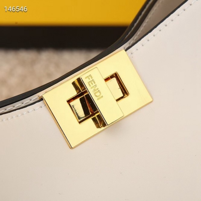 FENDI フェンディ 2021年最新なクラシックな ショルダーバッグ