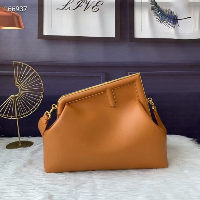 FENDI フェンディ 2021年最新なクラシックな ショルダーバッグ