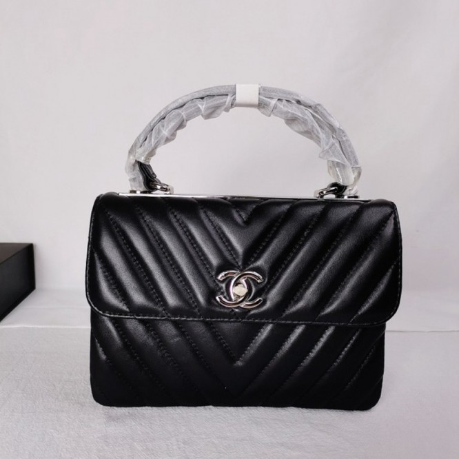 【CHANEL】 フラップバッグ ラムスキン ク
