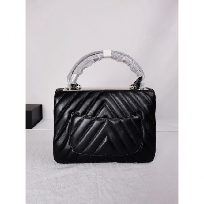 【CHANEL】 フラップバッグ ラムスキン ク