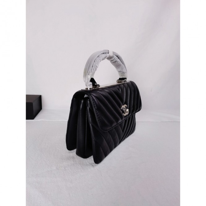 【CHANEL】 フラップバッグ ラムスキン ク
