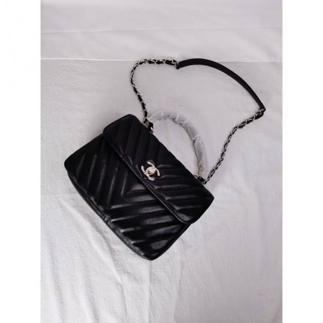 【CHANEL】 フラップバッグ ラムスキン ク