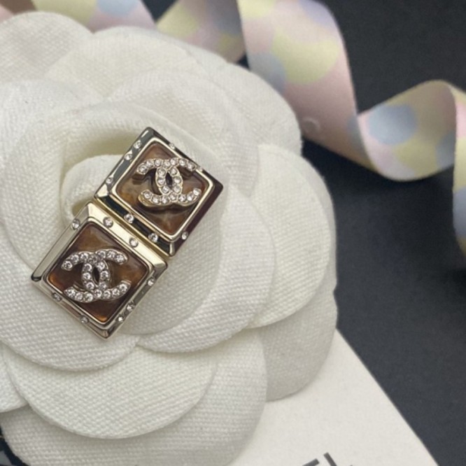 Chanel・ シャネルスタッドピアス イヤリング