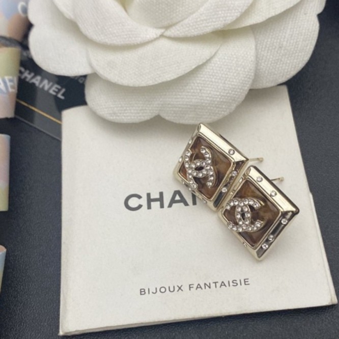 Chanel・ シャネルスタッドピアス イヤリング