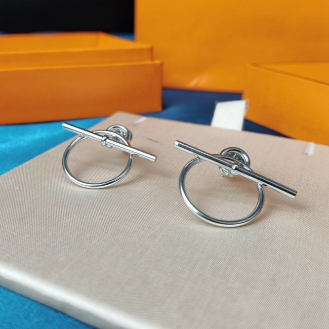 Hermes エルメス ・スタッドピアス イヤリング